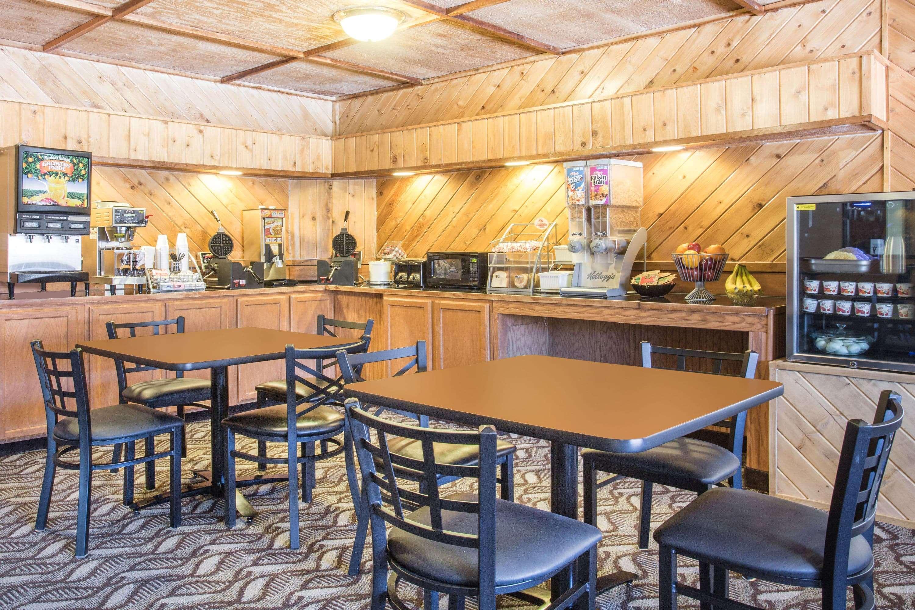 Super 8 By Wyndham Dubois Motel Bagian luar foto