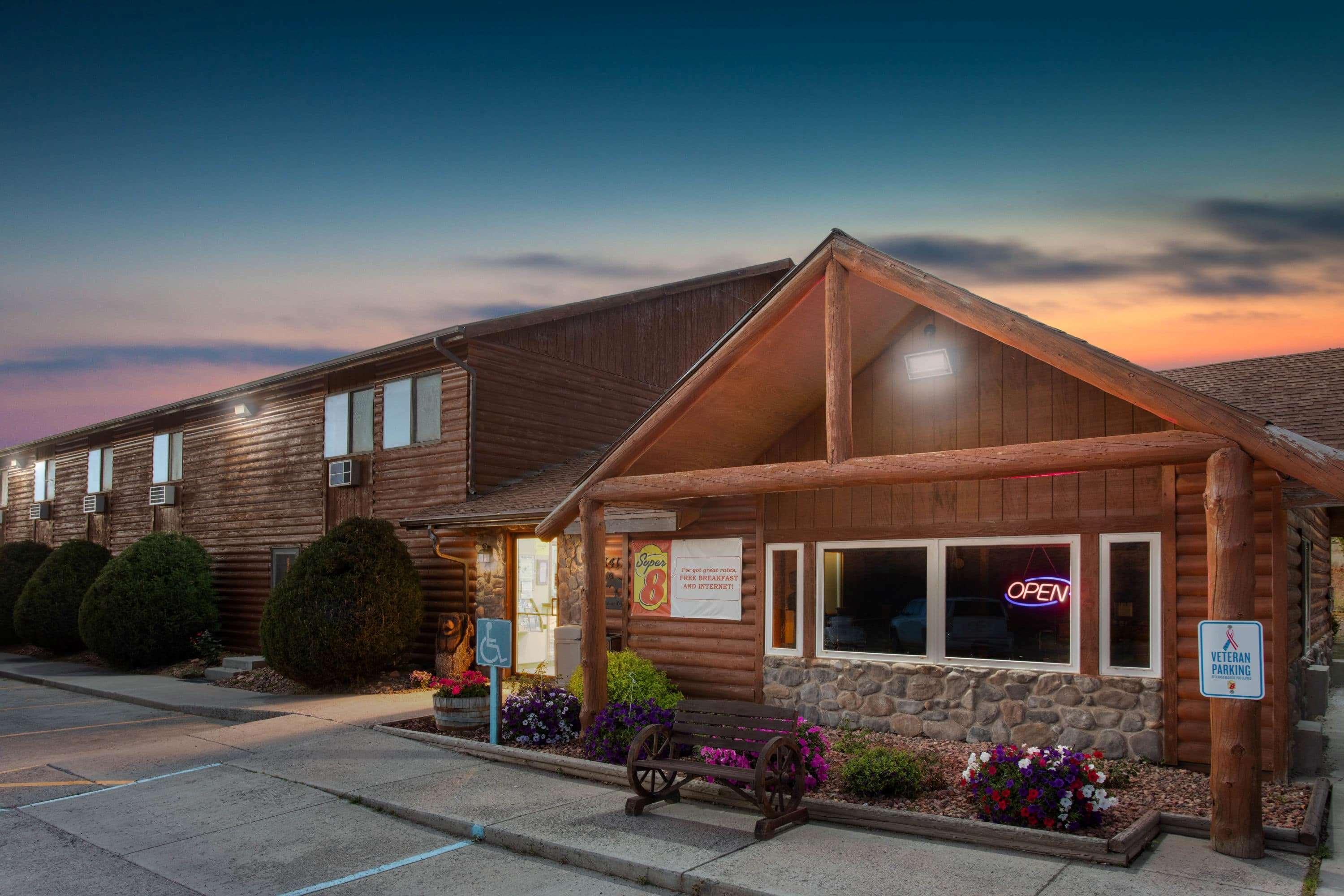 Super 8 By Wyndham Dubois Motel Bagian luar foto